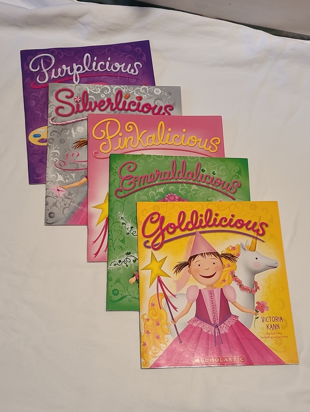 5 Scholastic Goldilicious Emeraldalicious Pinkalicious Books By Victoria Kann - Picture 11 of 12